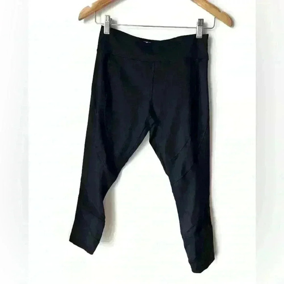 Forever 21 Women’s Black Leggings Zigzag Capris Style Work Out  Fitness Small - Picture 1 of 6